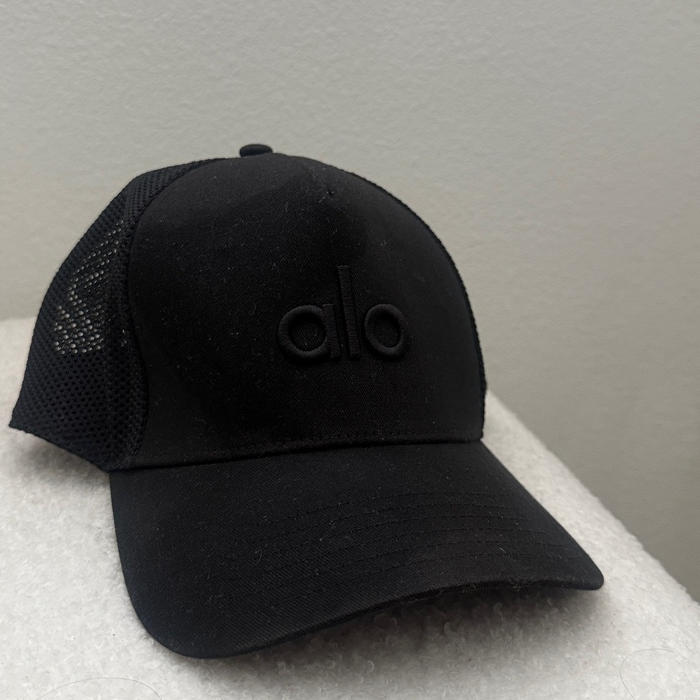 ALO Yoga District Trucker Hat